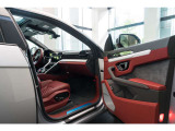 ■Elegante Leather ■Q-Citura with Leather ■Multi-function steering wheel in colored smooth leather ■Big Interior Carbon Package on Front Consolle ■Advanced 3D Bang&Olufsen Soud System