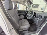 見通しのよいすっきりとした視界で、誰でも運転しやすいです。運転のしやすさは疲れにくさにも繋がりますよ♪