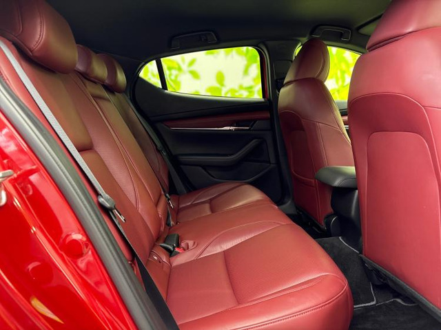 マツダ MAZDA3ファストバック 1.8 XD バーガンディ セレクション の