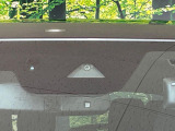 【i-ACTIVESENSE】走行中に前方の車両等を認識し、衝突しそうな時は警報とブレーキで衝突回避と被害軽減をアシスト。より安全にドライブをお楽しみいただけます。