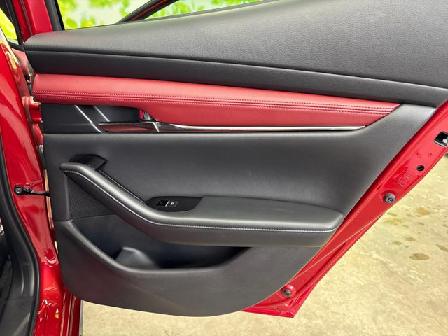 マツダ MAZDA3ファストバック 1.8 XD バーガンディ セレクション の