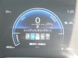 車線逸脱警報などの機能がメーターで操作できます。