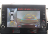 【パノラミックビューモニター】クルマの斜め後ろや真横など、目が届きにくい箇所も確認できるため、いち早く障害物に気が付くことができて安心ですね♪