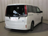 ハイマウントストップランプ採用で、後続車に対して自車の存在をアピールしてくれます!