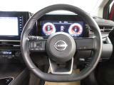 運転が楽しくなる明るく開放的な運転席まわりです。