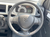 インテリアに合わせたデザインのステアリングは、運転される方のことも考え、運転しやすい形状、大きさです。是非一度、実際に触ってお確かめください。
