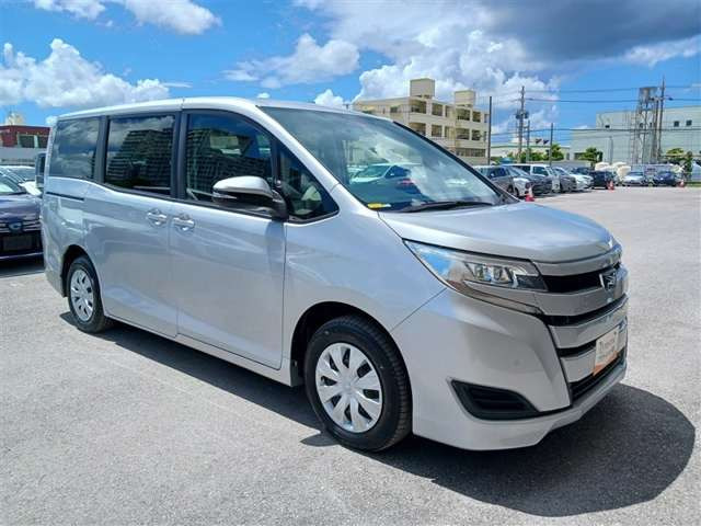 トヨタ ノア 2.0 X の中古車詳細 (52,000km, シルバーメタリック, 沖縄