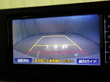 バックモニターも装備しております。バックギアに入れるとナビ画面に車の後方が映し出されます。これで後方確認も安心!
