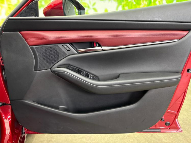 マツダ MAZDA3ファストバック 1.8 XD バーガンディ セレクション の