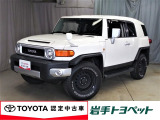 FJクルーザーは、1960年代の名車「トヨタ・ランドクルーザー FJ40」のデザインをオマージュして作られた、レトロ×モダンなデザインです