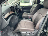 ☆ 【ウォークスルー】 インパネシフトなので足元も広々!左右の移動も楽に出来ますから狭い車庫でも簡単に反対側から出られます ☆