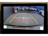 後方の死角を軽減し、狭い場所での切替しや駐車もしやすくなるバックモニターを装備しています。