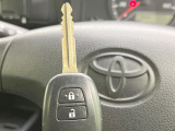 【キーレス】少し離れた場所からでもボタン一つでドアの開錠・施錠ができるのでとっても便利!ドアの鍵穴周りに傷をつけることもありません