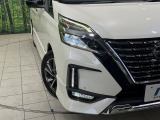 【LEDヘッドライト】悪天候や夜間走行時も良好な視界を確保し安心して運転できる高輝度LEDヘッドライトを装備!点灯速度が早く、消費電力も抑えられています。