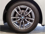【BMWアロイホイル】軽量かつ強度に拘ったアロイホイル。走行性能ポテンシャルを引き出す設計。車の足元を引き締めてくれる大きなポイントはアロイホイルです。