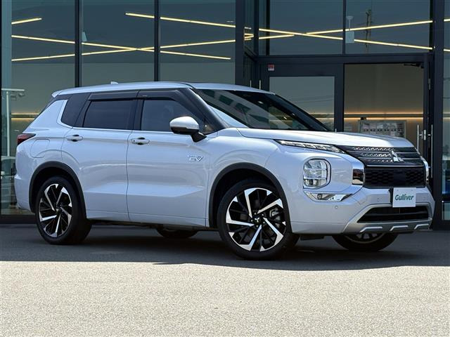 アウトランダー PHEV 2.4 P 4WD サンルーフ