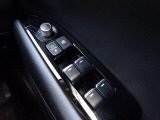電動格納ドアミラー、全席パワーウィンドー仕様です。