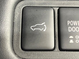 【パワーバックドア】スマートキーや運転席のボタンを押すだけでリアゲートが自動で開閉します!荷物を持っている時や、高い位置にあるバックドアを閉める際に便利な機能です♪