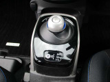 e-POWERならではの、スタイリッシュなシフトノブ周りが非常にかっこいいですね。