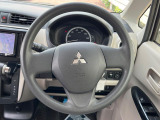 インテリアに合わせたデザインのステアリングは、運転される方のことも考え、運転しやすい形状、大きさです。是非一度、実際に触ってお確かめください。