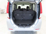 幅広いバックドア開口部と低い荷室フロア高で、重い荷物も楽に積み下ろしができます。