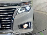 【LEDヘッドライト】悪天候や夜間走行時も良好な視界を確保し安心して運転できる高輝度LEDヘッドライトを装備!点灯速度が早く、消費電力も抑えられています。