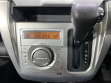 【オートエアコン】一度お好みの温度に設定すれば、車内の温度を検知し風量や温度を自動で調整。暑い…寒い…と何度もスイッチ操作をする必要はありません。快適な車内空間には必須の機能ですね♪