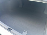 積み下ろしのしやすいデッキにはたっぷりと荷物を積み込んでいただけます。遊びから仕事まで、様々なシーンで頼れます♪