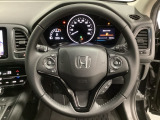 ハンドルにHondaセンシング系のクルーズコントロールやレーンキープアシストなどのスイッチが装備されています。ハンドルから手を離さず安全に操作できます。