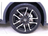 純正の切削光輝+ブラック塗装のアルミホイール装着。タイヤサイズは225/45R19です