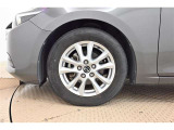 純正なので車に似合うデザインになっていますね。スタッドレスタイヤもご相談下さい。