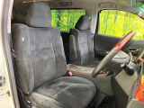 運転席シート廻りは使用感も少なく、良好な状態となっています。前オーナー様が丁寧に使っていたことがよくわかりますね。