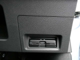 純正ETC2.0付 料金所もスムーズに通れ、割引料金の適用もあります。ビルトインできれいに収まっており、見た目もスマートです。