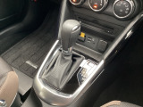 アクセルペダルを踏み込む量や速さに応じて変速パターンをし、人馬一体の運転感覚を発揮してくれる6速オートマ!