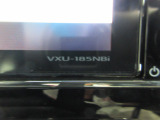 ナビの型式はVXU-185NBiになります。