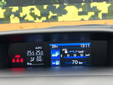 【左右独立型フルオートエアコン】運転席と助手席でそれぞれお好みの温度に設定可能。同乗者にも配慮した、快適な空調をお届け致します。