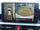 (全周囲モニター)車を上から見たような映像で死角もバッチリ確認できます。
