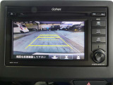 リアカメラが装備されており、後方の安全確認はもちろんのこと狭い場所での駐車や雨の日・夜間など視界の悪いコンディションでのストレスの軽減にもなります。