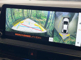 【パノラミックビューモニター】専用のカメラにより、上から見下ろしたような視点で360度クルマの周囲を確認することができます☆死角部分も確認しやすく、狭い場所での切り返しや駐車もスムーズに行えます。