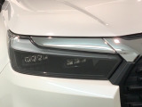 LEDヘッドライトは、点灯の瞬間から最大光量を発揮し、突然暗くなるトンネルなどでの安定感を高めます。