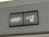 【パワーバックドア】スマートキーや運転席のボタンを押すだけでリアゲートが自動で開閉します!荷物を持っている時や、高い位置にあるバックドアを閉める際に便利な機能です♪