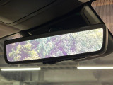 【デジタルインナーミラー】後席の大きな荷物や同乗者で後方が確認しづらい時でも安心!カメラが撮影した車両後方の映像をルームミラー内に表示。クリアな視界で状況の確認が可能です!