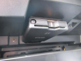 グローブBOX内にナビ連動ETC(2.0)を装着しています。