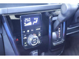 オートエアコンなので車内で快適に過ごせます。