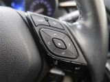 【レーダークルーズコントロール】アクセルペダルを踏まなくても、車間制御モードでは、先行車の車速変化に合わせた追従走行を行い、自動的に加速・減速・停止をします。
