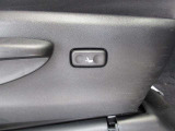 ドライビングポジションを記憶させ、運転する人が代わってもすぐに自分のポジションを呼び出せます☆