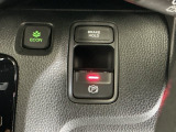 パーキングブレーキはスマートな電子制御式と合わせて渋滞時等にブレーキペダルから足を離しても停車状態を保持してくれるオートブレーキホールド機能で運転が楽になります。スタートはアクセルペダルを踏むだけ