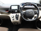 ぜひ展示車の運転席に座ってみてください。