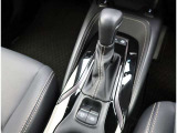こちらのシフトは、車両にマッチしたデザインになっています!握りやすく、操作し易い配置になっていますので、いつも触れるシフトだからこそ、大切ですね!