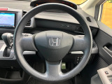 インテリアに合わせたデザインのステアリングは、運転される方のことも考え、運転しやすい形状、大きさです。是非一度、実際に触ってお確かめください。